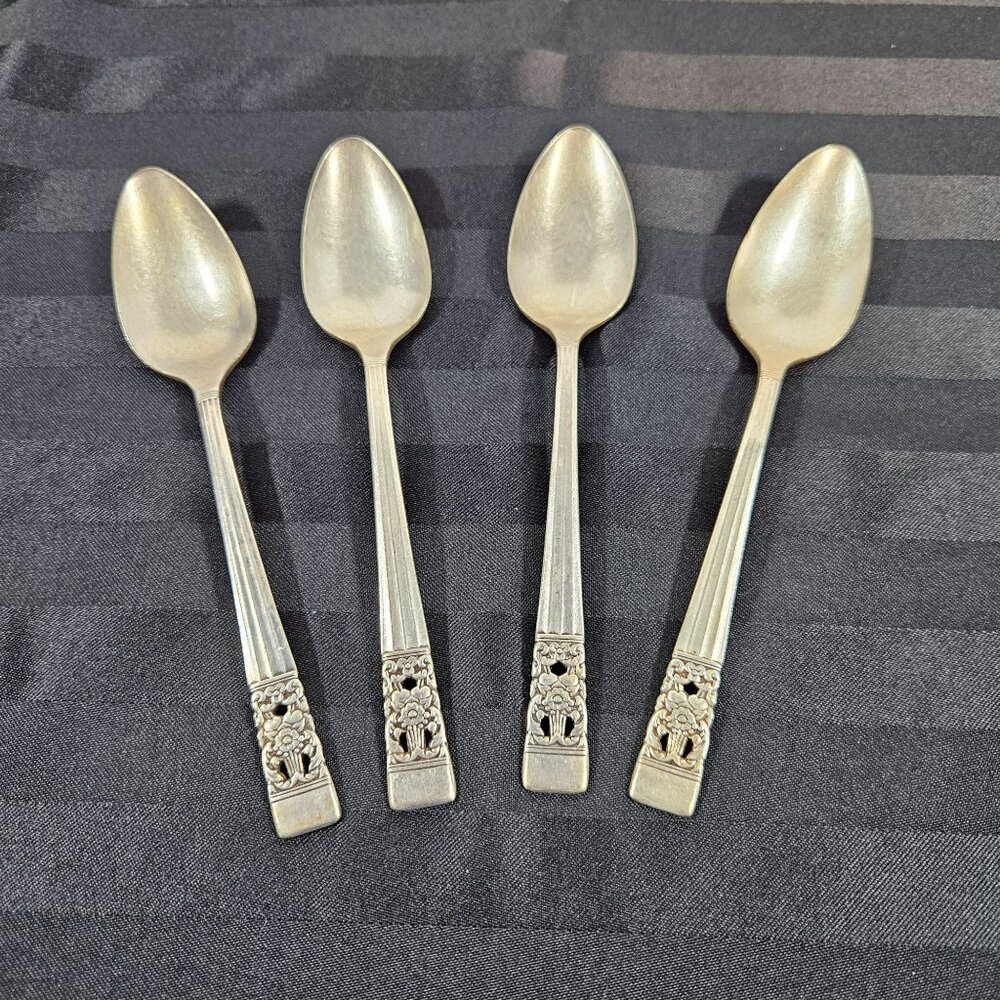 Vintage Oneida‎ Community Plate Silverplate 4 Teaspoons Coronation Pattern
